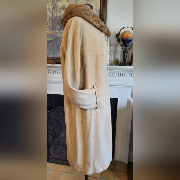 Vintage 40s Oriental by J.J. O'Donnell Beige Cashmere Swing Coat with Fur Collar - Picture 2 of 16